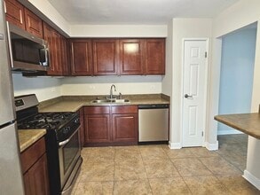 228 Monroe Rd in Bolingbrook, IL - Building Photo - Building Photo