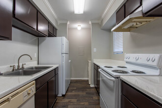 Oak Run Manor Apartments in Pasadena, TX - Building Photo - Interior Photo