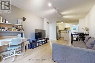 25 Carlton St. in Toronto, ON - Building Photo - Building Photo
