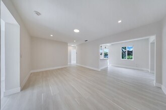 4420 SW 4th St in Coral Gables, FL - Building Photo - Building Photo