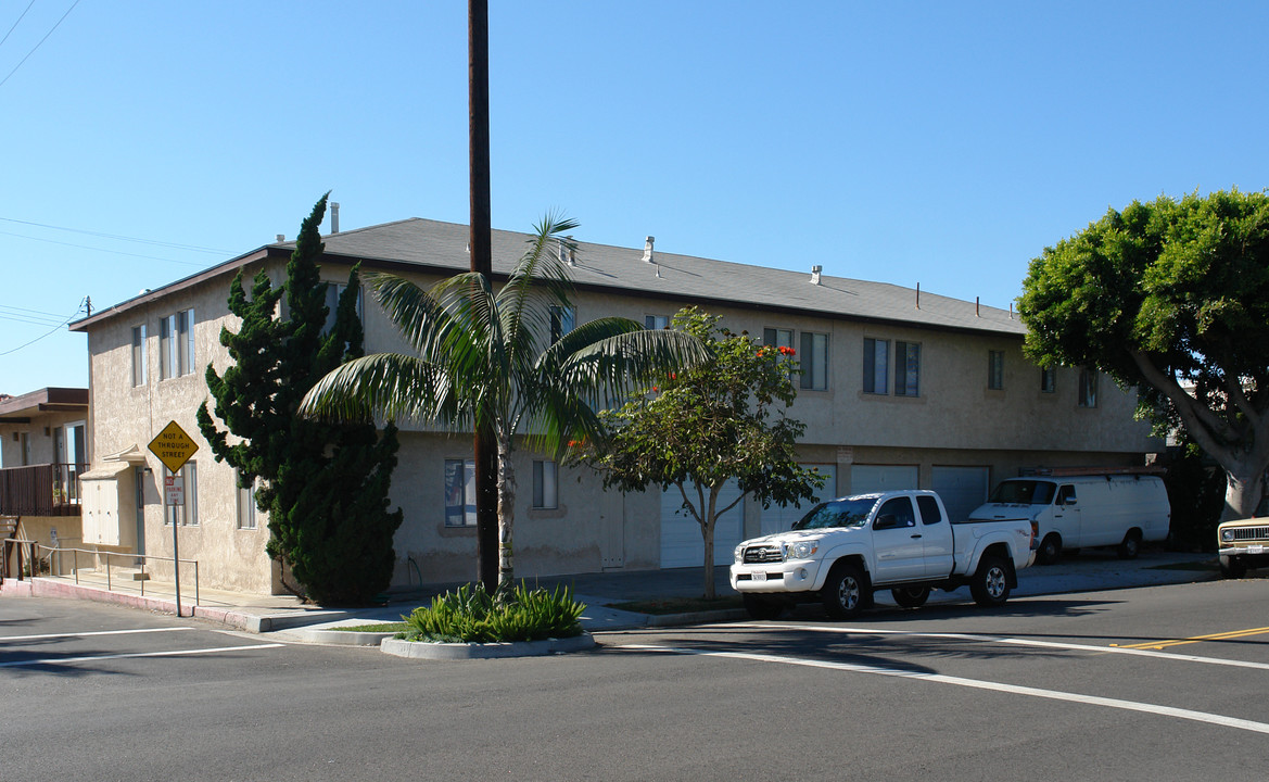 1016 Ocean Ave in Seal Beach, CA - Building Photo