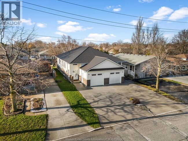 99 Gladstone Ave in Kingsville, ON - Building Photo - Building Photo