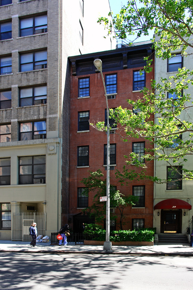 41 W 16th St in New York, NY - Building Photo - Building Photo