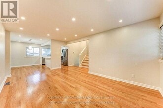 886 Brimorton Dr in Toronto, ON - Building Photo - Building Photo