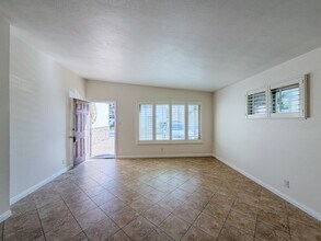 1065 Belfast Ln in Ventura, CA - Building Photo - Building Photo