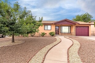 Beautiful Updated Home! in Alamogordo, NM - Building Photo