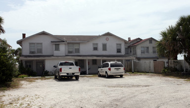 The Beach House in Jacksonville Beach, FL - Foto de edificio - Building Photo