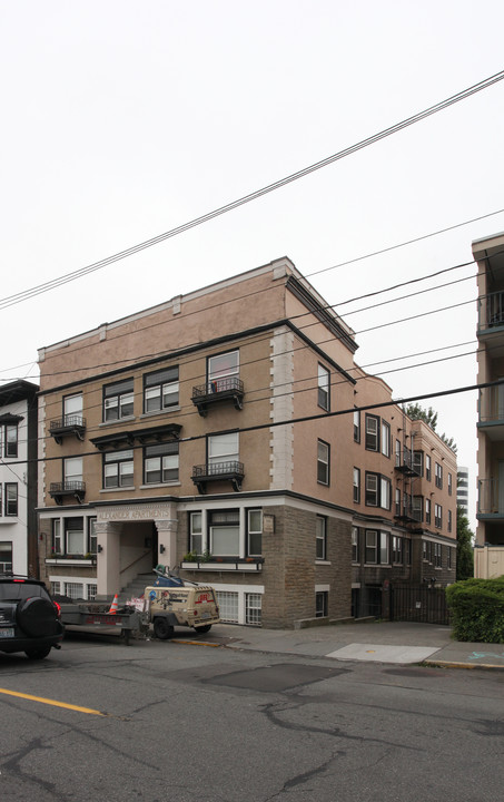 Alexander Apartments in Seattle, WA - Building Photo