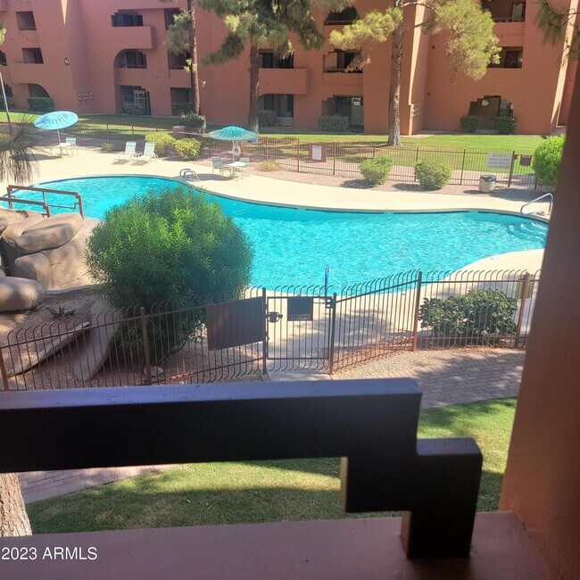 12222 N Paradise Vlg Pkwy S in Phoenix, AZ - Building Photo - Building Photo