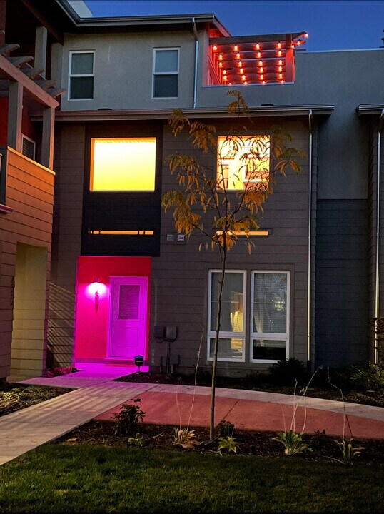 4997 W Daybreak Pkwy in South Jordan, UT - Building Photo