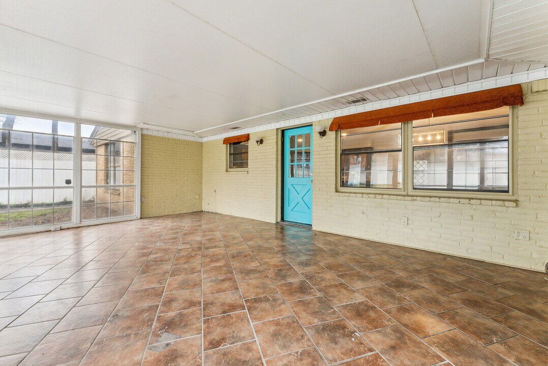 1906 N O'Connor Rd in Irving, TX - Building Photo