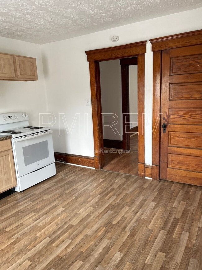 2325 4th St NW in Canton, OH - Foto de edificio - Building Photo