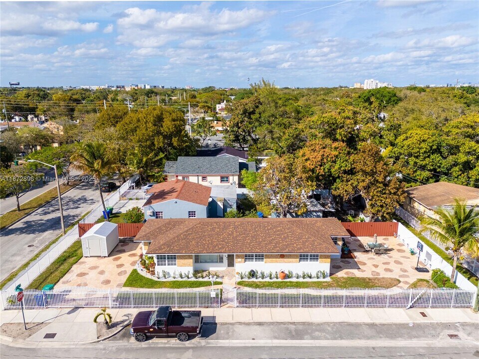 431 NW 47th St in Miami, FL - Building Photo