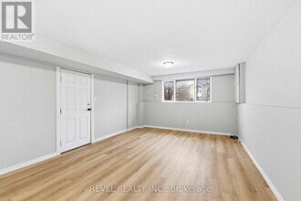 1036 Attersley Dr in Oshawa, ON - Building Photo - Building Photo