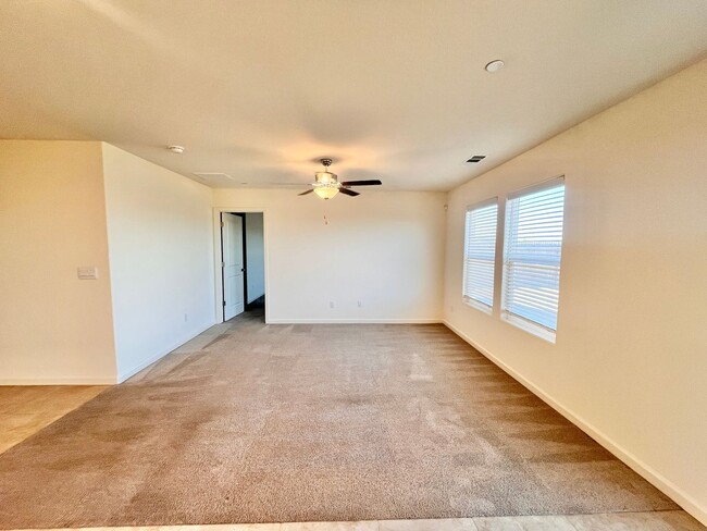 447 Castellana St in Los Banos, CA - Building Photo - Building Photo