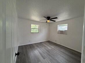 341 Silver Beach Rd in Riviera Beach, FL - Building Photo - Building Photo
