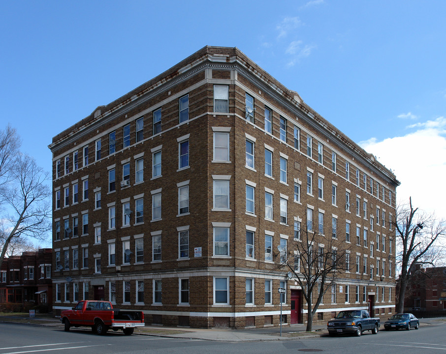 212 Walnut St in Holyoke, MA - Foto de edificio