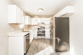 718 Euclid Ave in Akron, OH - Foto de edificio - Building Photo