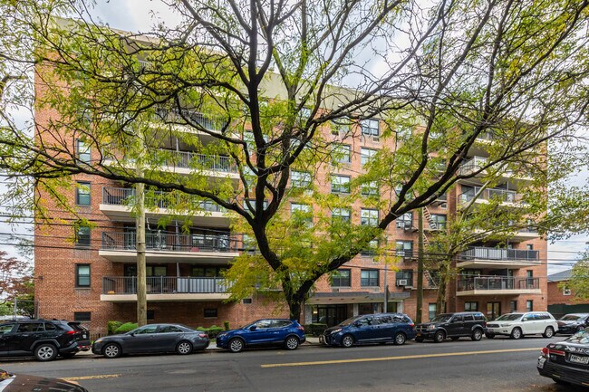 Co-Op in Flushing, NY - Building Photo - Building Photo