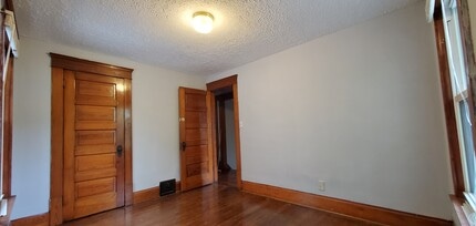 136 Hollinger Ave in Akron, OH - Building Photo - Building Photo