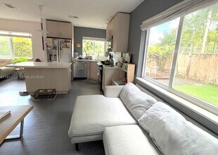 13881 NE 2nd Ct in North Miami, FL - Building Photo - Building Photo