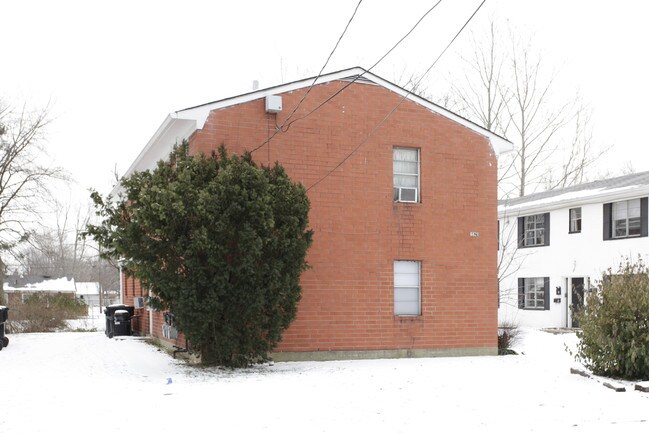 6621 Strawberry Ln in Louisville, KY - Foto de edificio - Building Photo