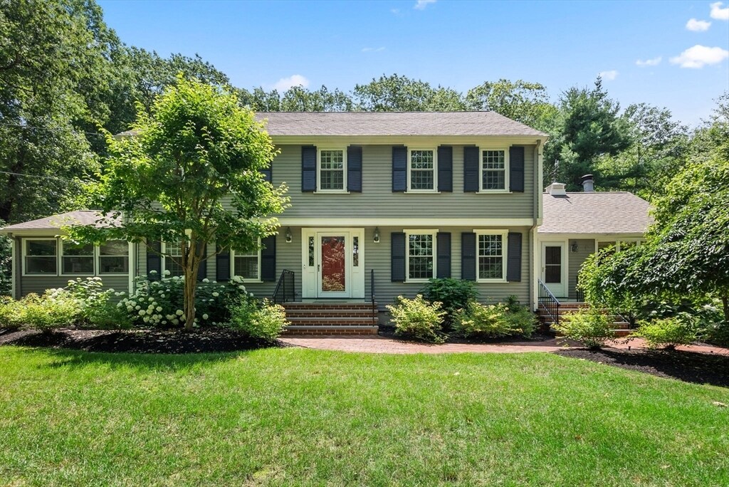 26 Cedar Hill Rd in Dover, MA - Building Photo