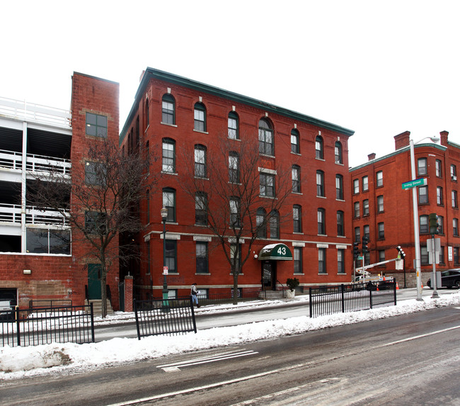 43 Austin St in Worcester, MA - Foto de edificio - Building Photo