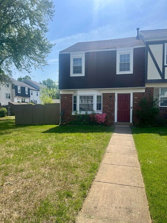 1133 James Madison Cir in Fredericksburg, VA - Building Photo