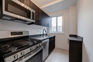 Quebec House Apartments in Washington, DC - Building Photo