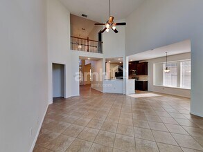 1323 Laura Hills Ln in Spring, TX - Foto de edificio - Building Photo