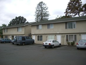 Riverside Apartments in Camas, WA - Building Photo - Building Photo