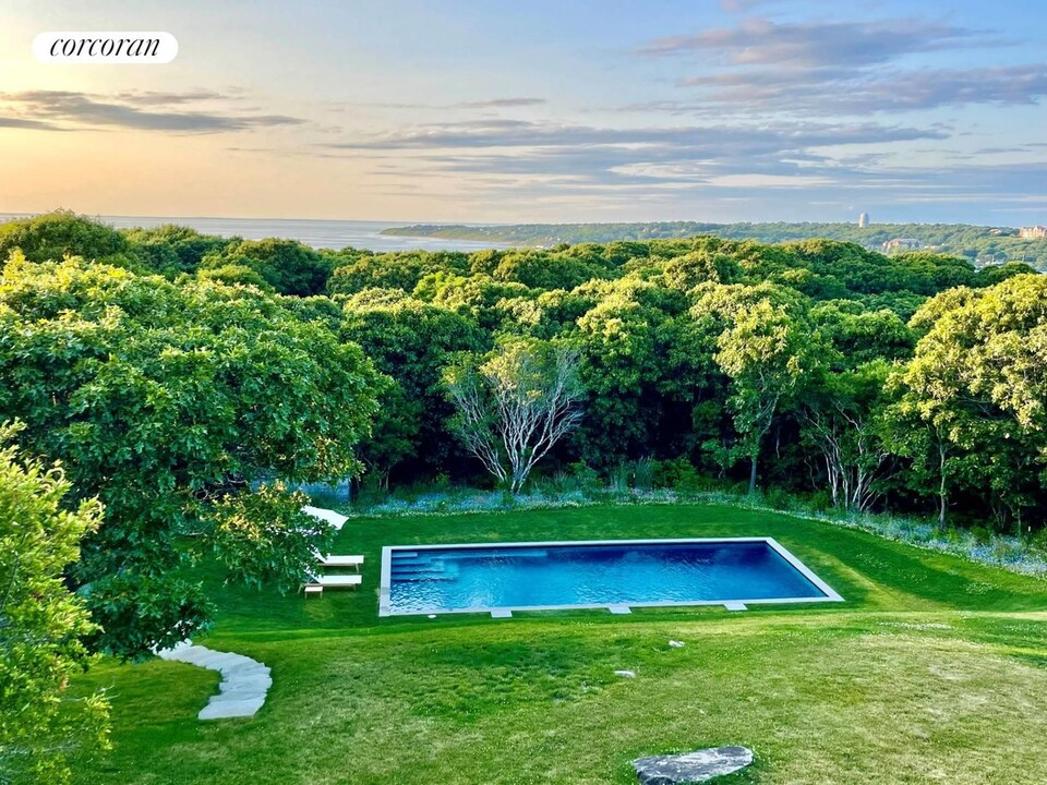 9 S Dubois Pl in Montauk, NY - Building Photo