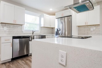 4412 W Bay Ave in Tampa, FL - Building Photo - Building Photo