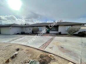 1022 W Lancaster Blvd in Lancaster, CA - Building Photo - Building Photo