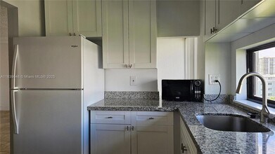 17021 N Bay Rd, Unit 710 in Sunny Isles Beach, FL - Building Photo - Building Photo