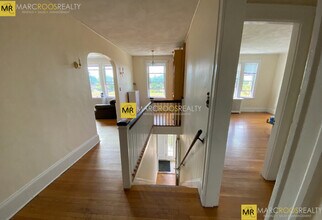 28 Manet Rd, Unit #1 in Chestnut Hill, MA - Building Photo - Building Photo