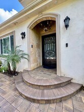 6234 Carpenter Ave in Los Angeles, CA - Building Photo - Building Photo