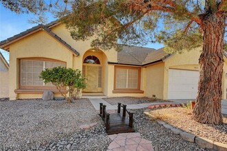 7121 Deep River Cir in Las Vegas, NV - Building Photo - Building Photo