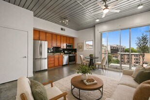 620 Glen Iris Dr NE, Unit 501 in Atlanta, GA - Building Photo