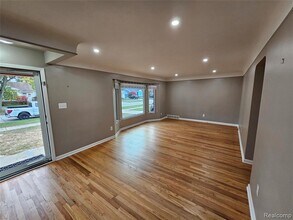 29624 Rosslyn Ave in Garden City, MI - Building Photo - Building Photo