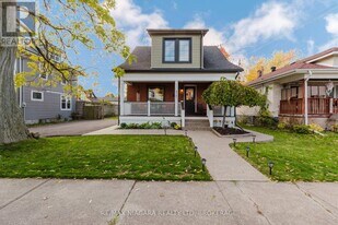 4765 2nd Ave in Niagara Falls, ON - Building Photo