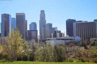 129 N Toluca St in Los Angeles, CA - Building Photo