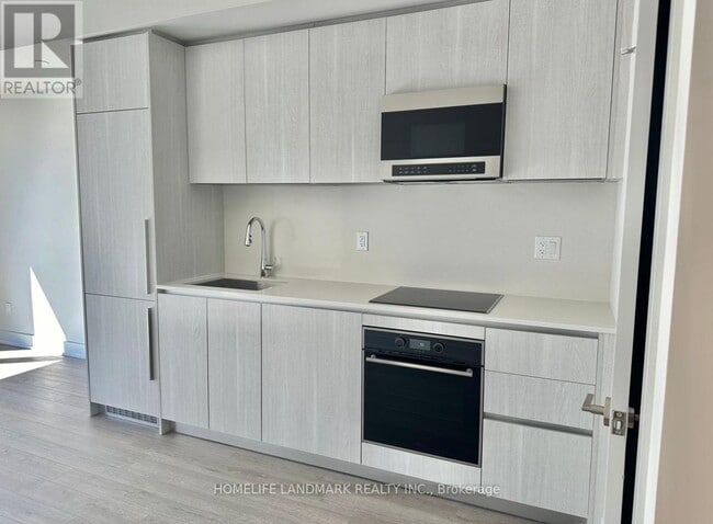 8 Cumberland St in Toronto, ON - Building Photo - Building Photo