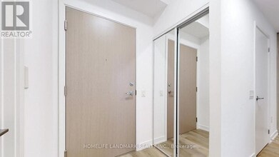 395 Square One Dr in Mississauga, ON - Building Photo - Building Photo