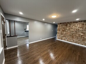 7616 S Lorel Ave in Burbank, IL - Building Photo - Building Photo