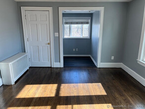 217 Hillcrest Rd in Bridgeport, CT - Building Photo - Building Photo