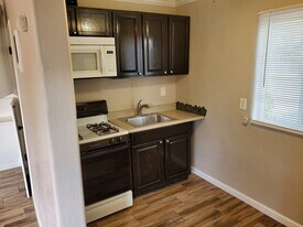 719 S Pine St, Unit 719 in Escondido, CA - Building Photo