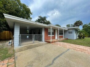 525 Tarragona Way in Daytona Beach, FL - Building Photo - Building Photo