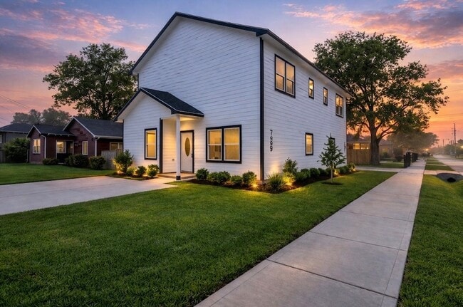 7989 Sunbury St, Unit A in Houston, TX - Foto de edificio - Building Photo